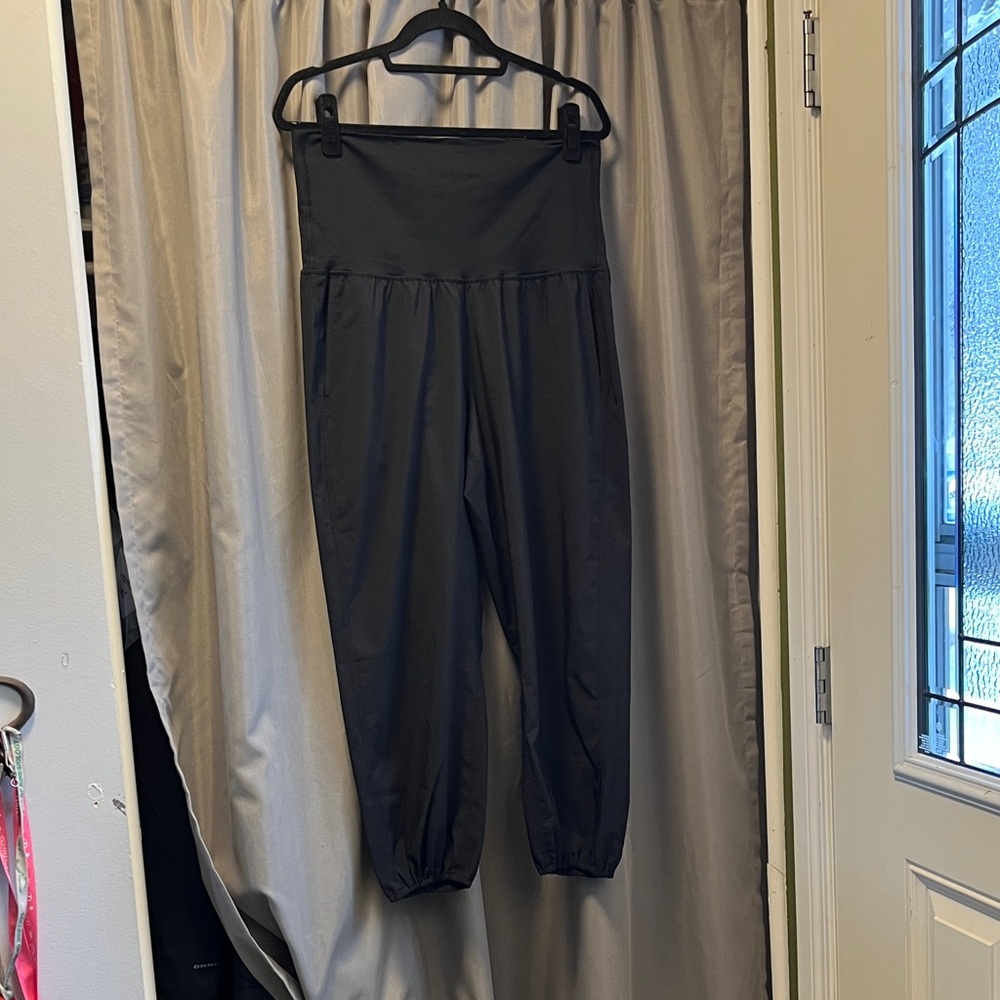Lulu Om (10) Women's Pants